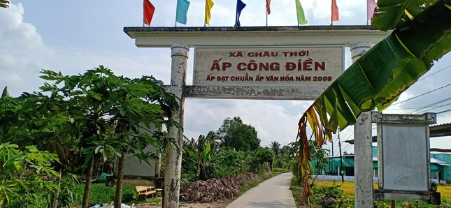 thieu nu bi cha danh anh 1
