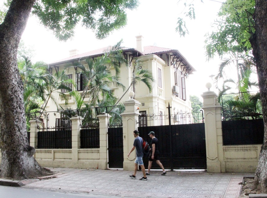 Ha Noi tam dung ban 600 can biet thu cu hinh anh