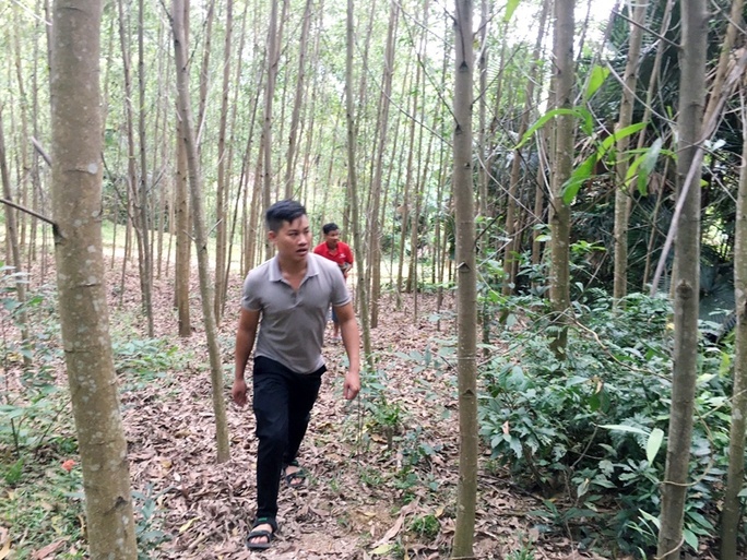 Thuong uy quan doi bong dung mat tich anh 2