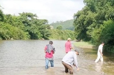 Thuong uy quan doi bong dung mat tich hinh anh