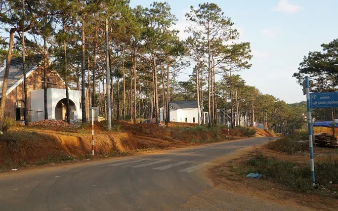 Cong an dieu tra vu chu tich huyen cap 5 lo dat biet thu trai luat hinh anh