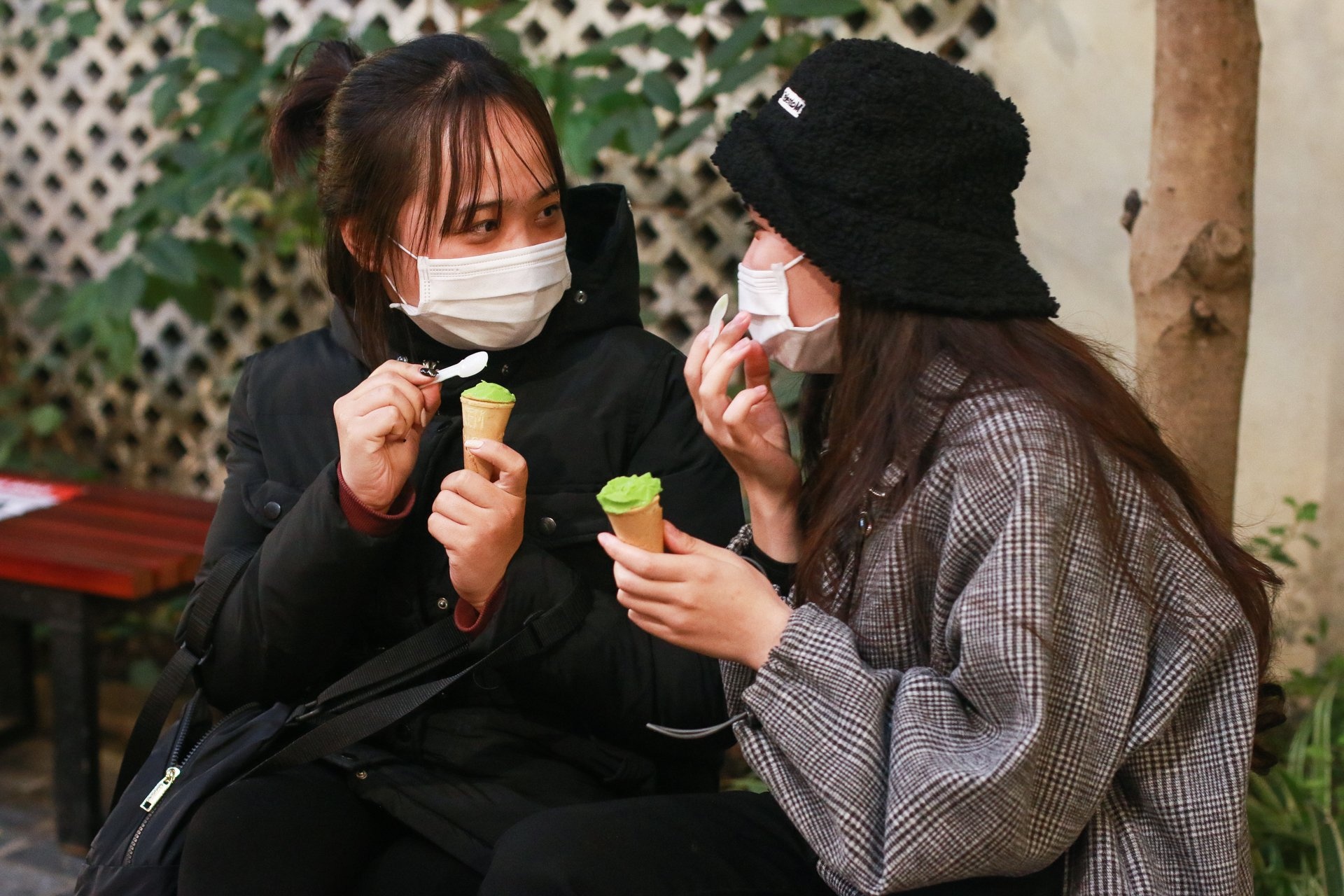 Mien Bac don them khong khi lanh giua thang 5 hinh anh