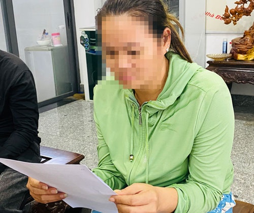 Nhieu nguoi cau cuu khi ngang nhien bi siet 'mon no kho tin' hinh anh