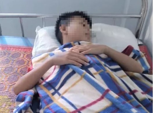 Xon xao clip hoc sinh lop 6 bi ban danh toi tap, phai nhap vien hinh anh