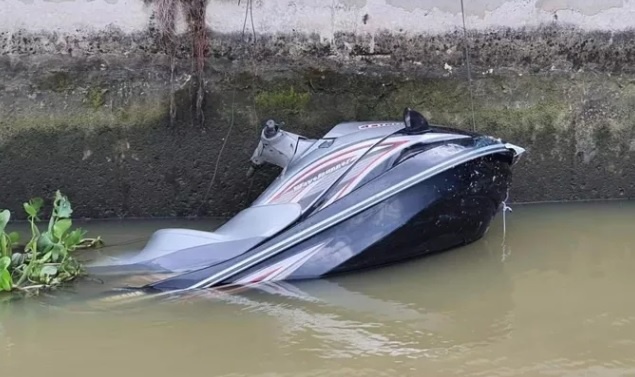 Moto nuoc 'loan' tren song Sai Gon hinh anh