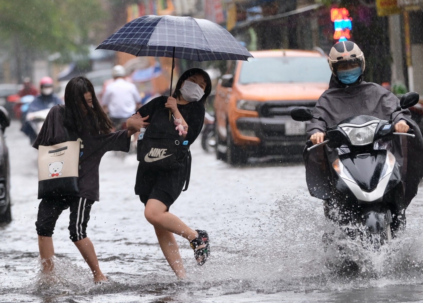 Mien Bac hung dot mua lon keo dai hinh anh