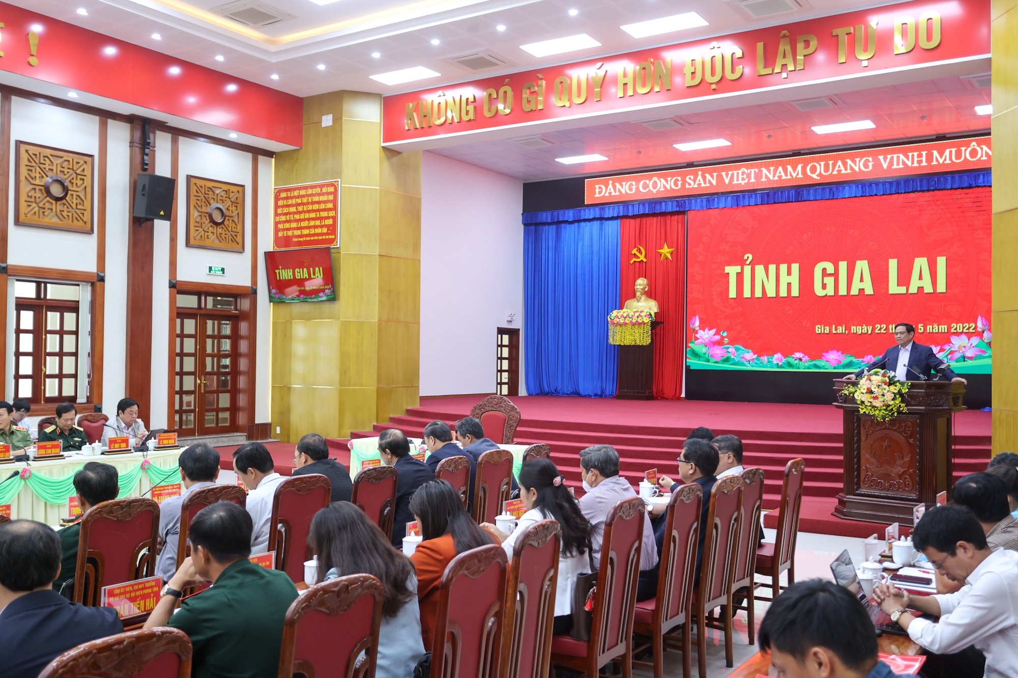 Thu tuong lam viec voi Gia Lai anh 2