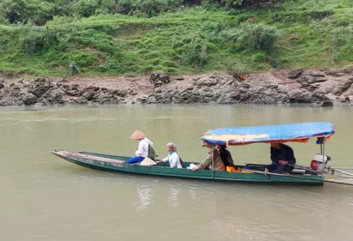 Di danh ca, 2 vo chong mat tich tren song Gam hinh anh