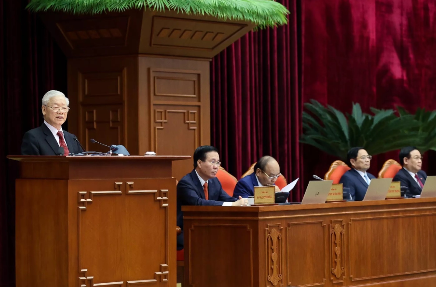 Nhung chuc danh la lanh dao chu chot, lanh dao cap cao hinh anh