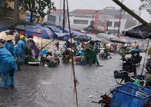 mua lon gay ngap lut o mien Bac anh 6