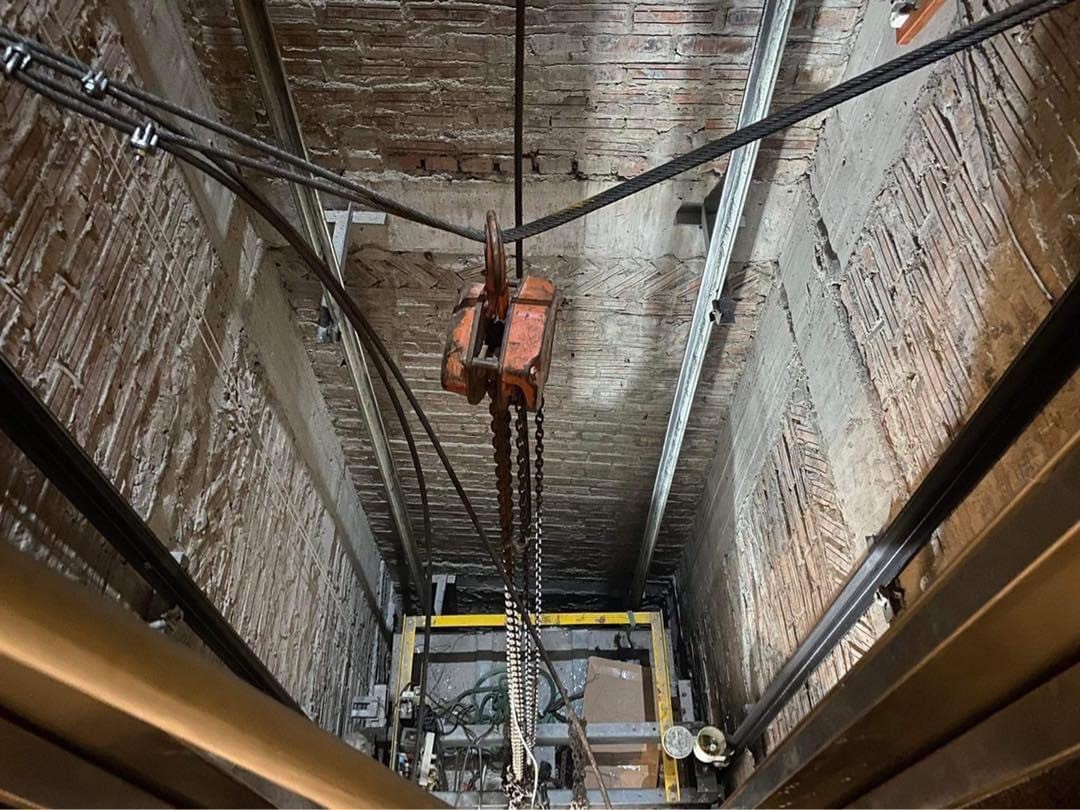 Ben trong hien truong vu thang may roi lam 2 nguoi tu vong hinh anh