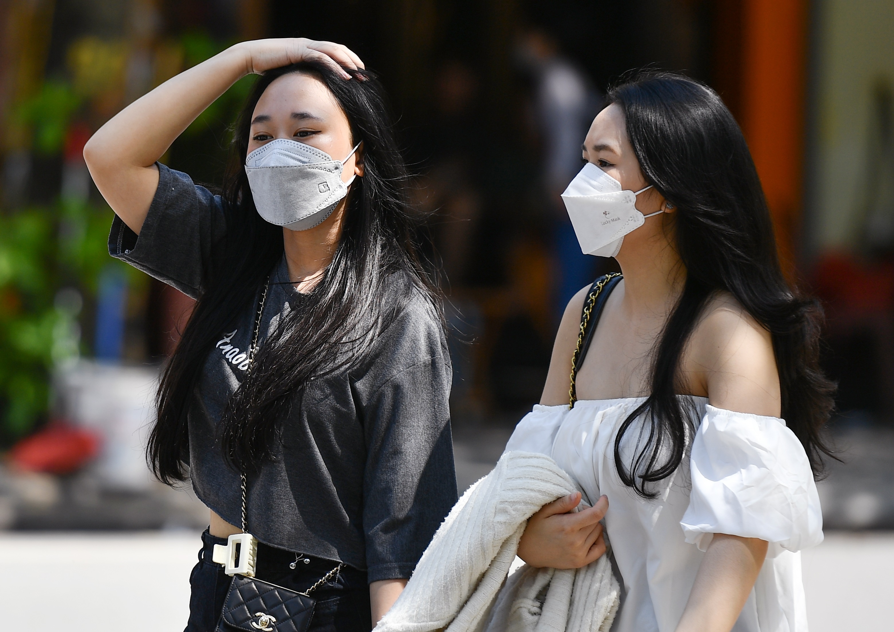 Thoi tiet Ha Noi kho chiu vi oi nong kem mua dong hinh anh