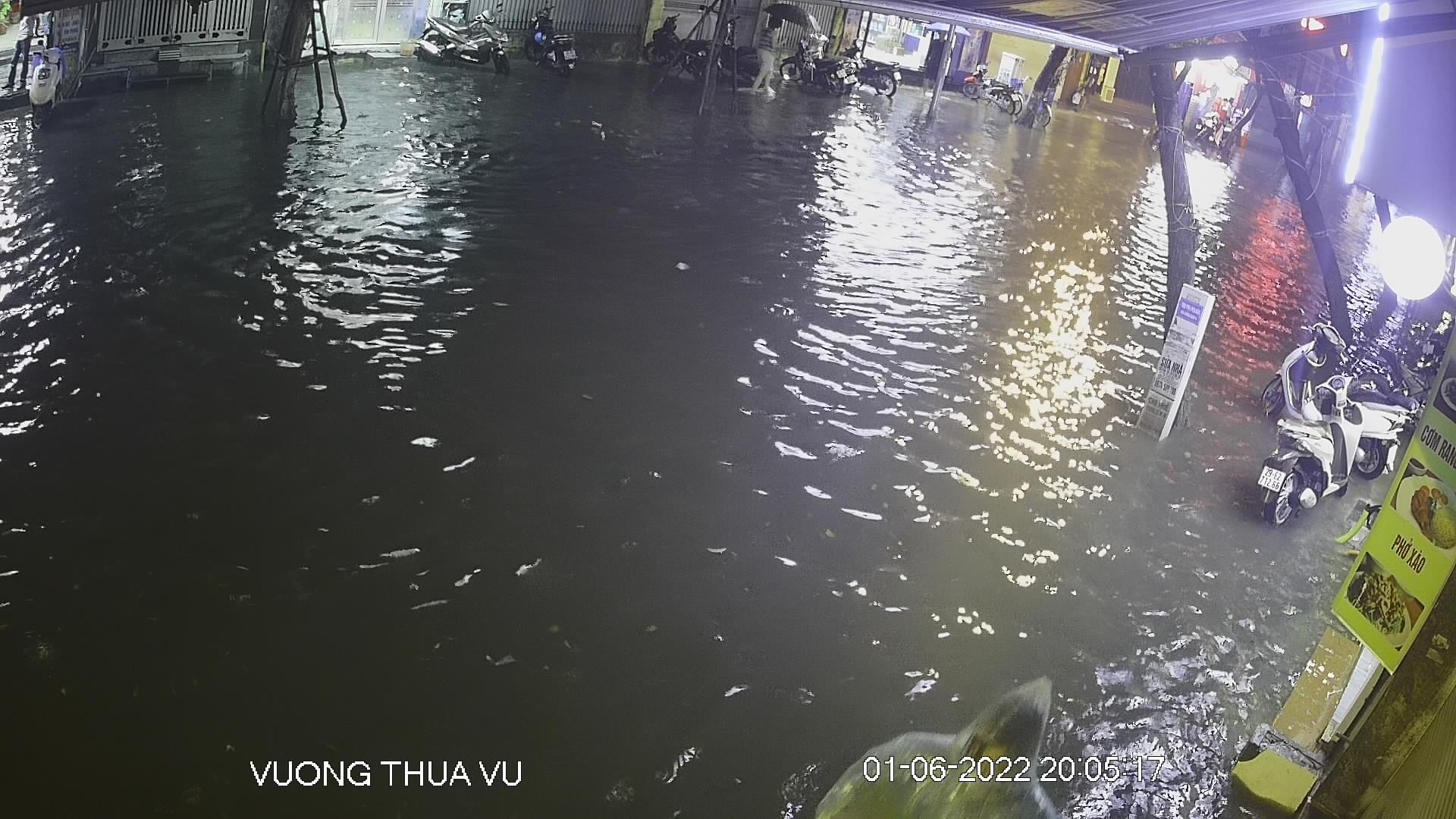 Hà Nội mưa lớn 200 mm ảnh 2 Ha Noi mua lon 200 mm anh 2