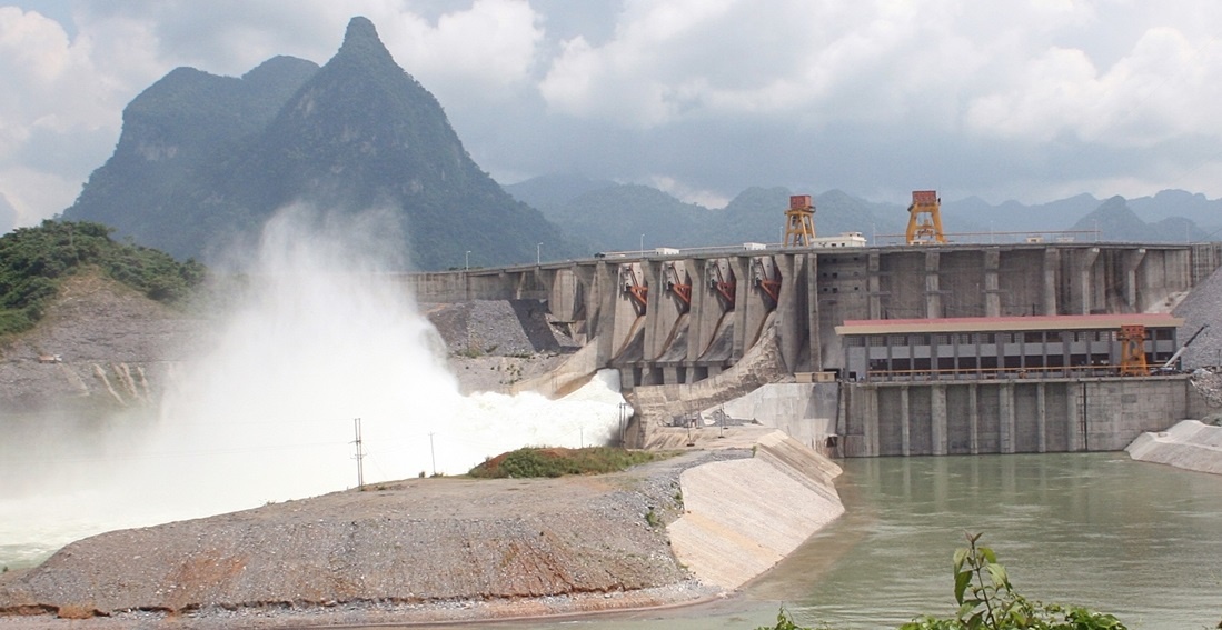 Yeu cau thuy dien Tuyen Quang mo 2 cua xa day hinh anh