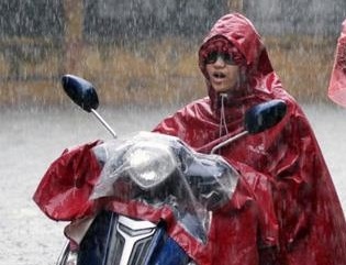 Hang loat 'ky luc' ve thien tai o mien Bac ghi nhan trong thang 5 hinh anh