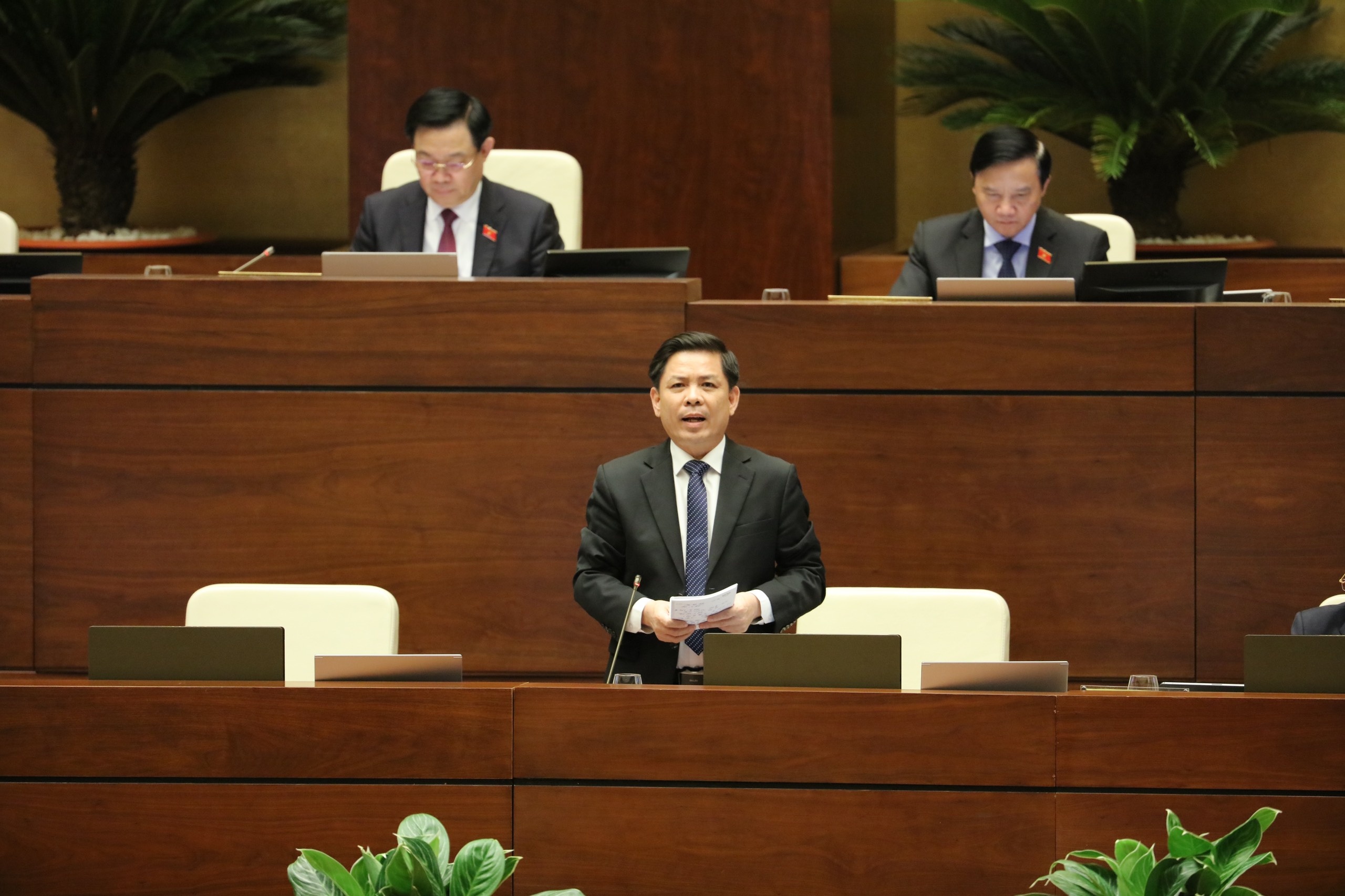 Bo truong Nguyen Van The tra loi chat van anh 2