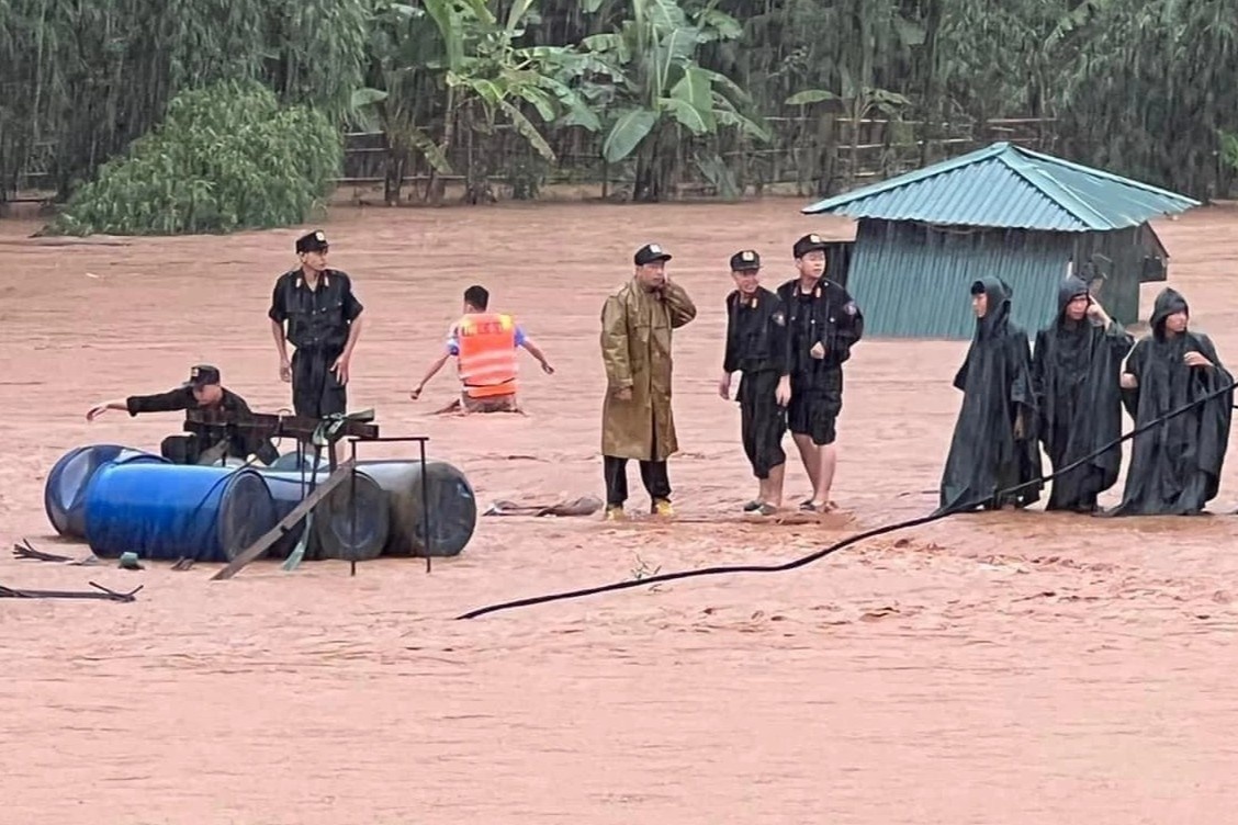 Mien Bac canh bao lu, mien Trung nong 36 do hinh anh