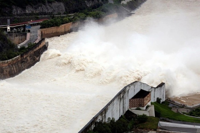 Yeu cau thuy dien Son La va Hoa Binh mo cua xa day hinh anh