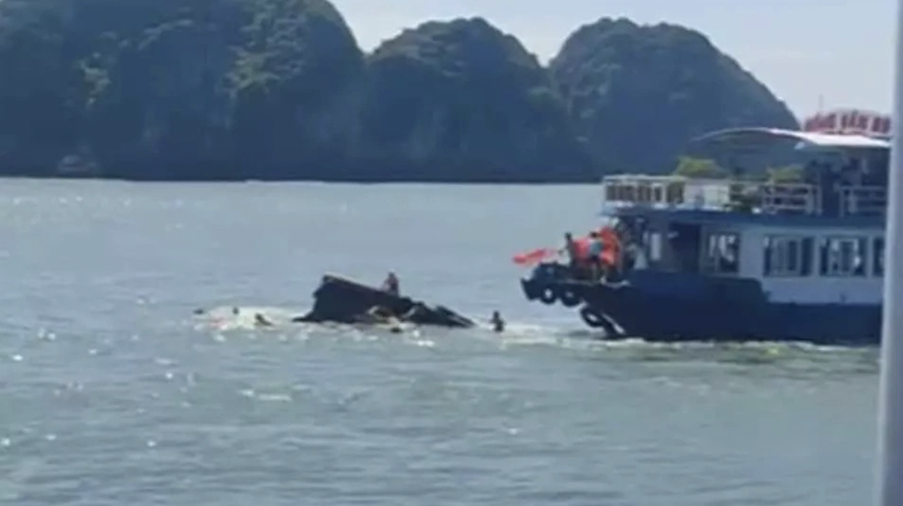 Tim thay thi the nu du khach trong vu chim tau tren vinh Lan Ha hinh anh