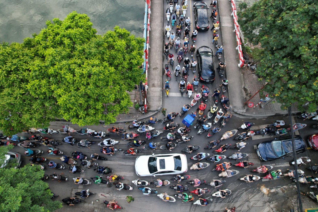 sut lun nen duong doc song To Lich anh 6