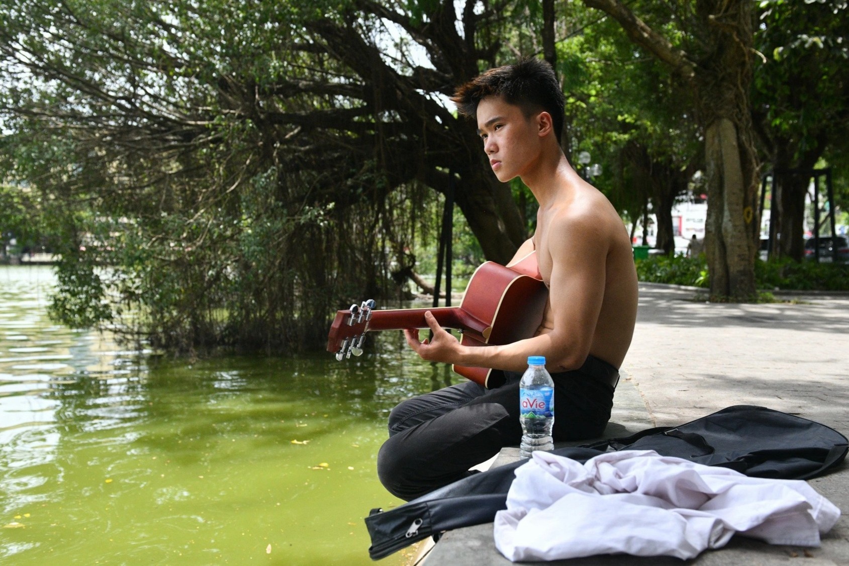 Ha Noi nong hon nhieu 'chao lua' mien Trung hinh anh