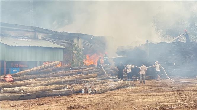 chay khu cong nghiep anh 1