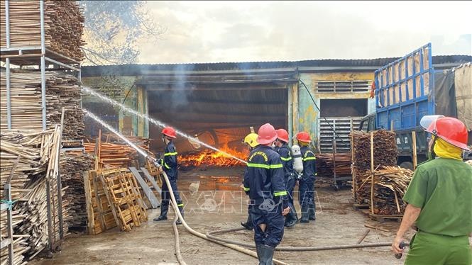 chay khu cong nghiep anh 3