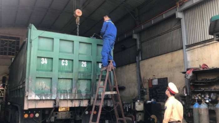 Xe tai coi noi thanh thung ca met hinh anh