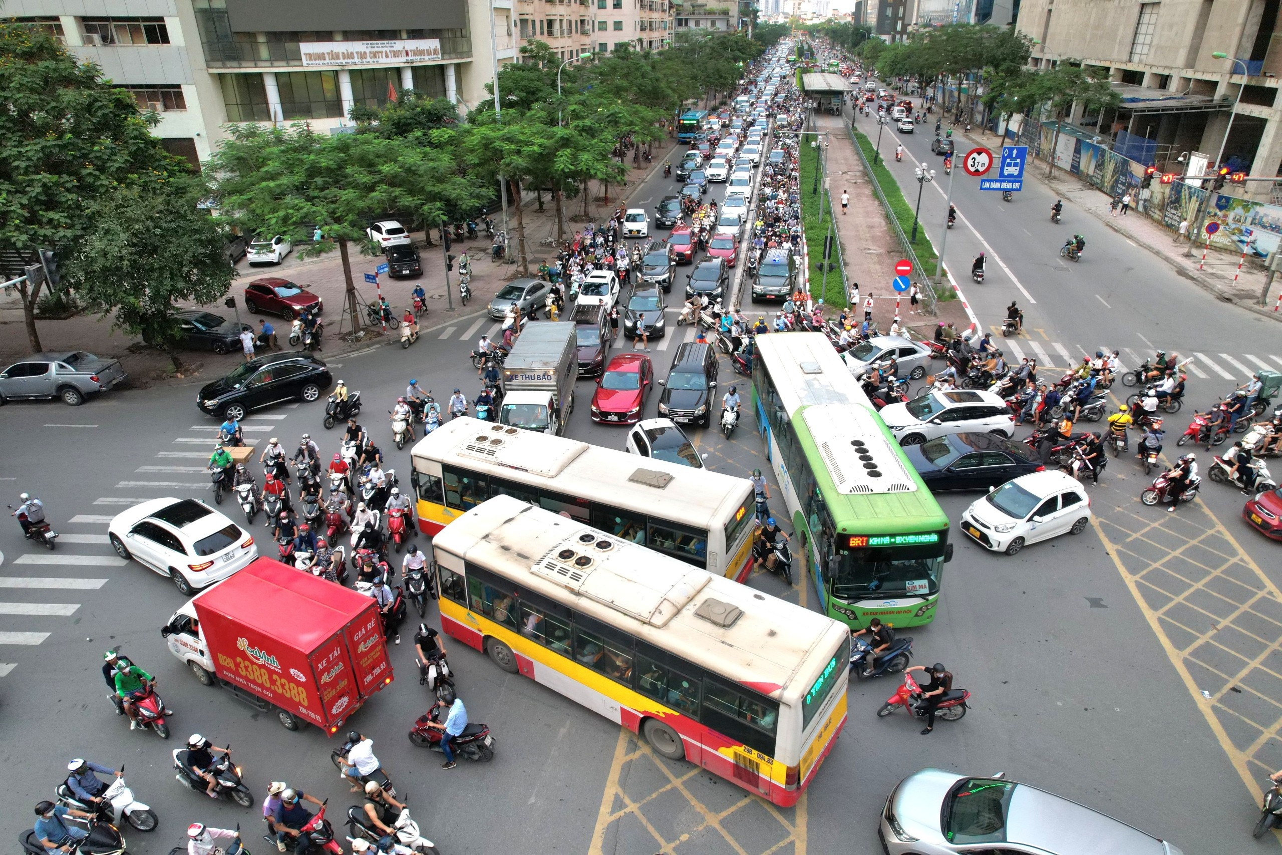 sai pham tren tuyen duong Le Van Luong anh 3