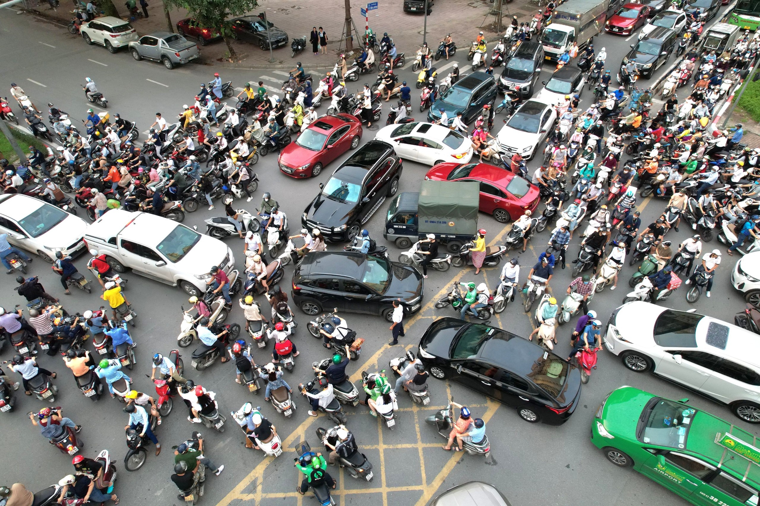 sai pham tren tuyen duong Le Van Luong anh 4