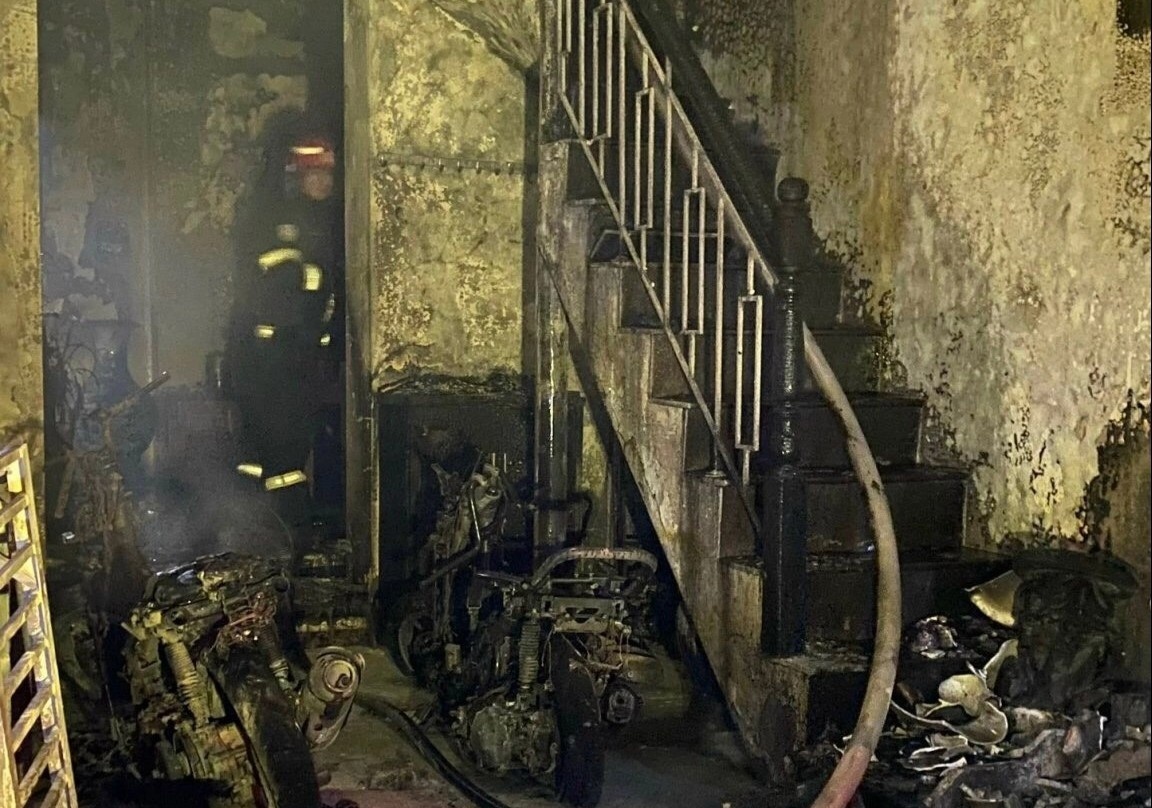 4 nguoi mac ket mac ket trong can nha 5 tang  chay ngun ngut anh 2