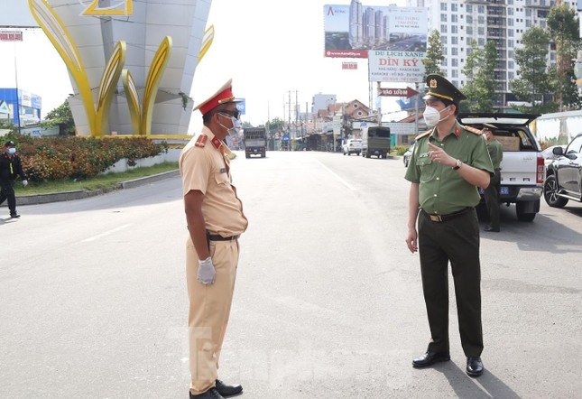 Giam doc Cong an Binh Duong noi ve viec chi 500 ty lap 'mat than' anh 1