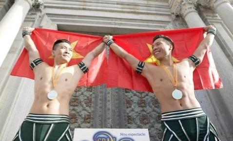 Ly do Quoc Co, Quoc Nghiep truot danh hieu NSND hinh anh