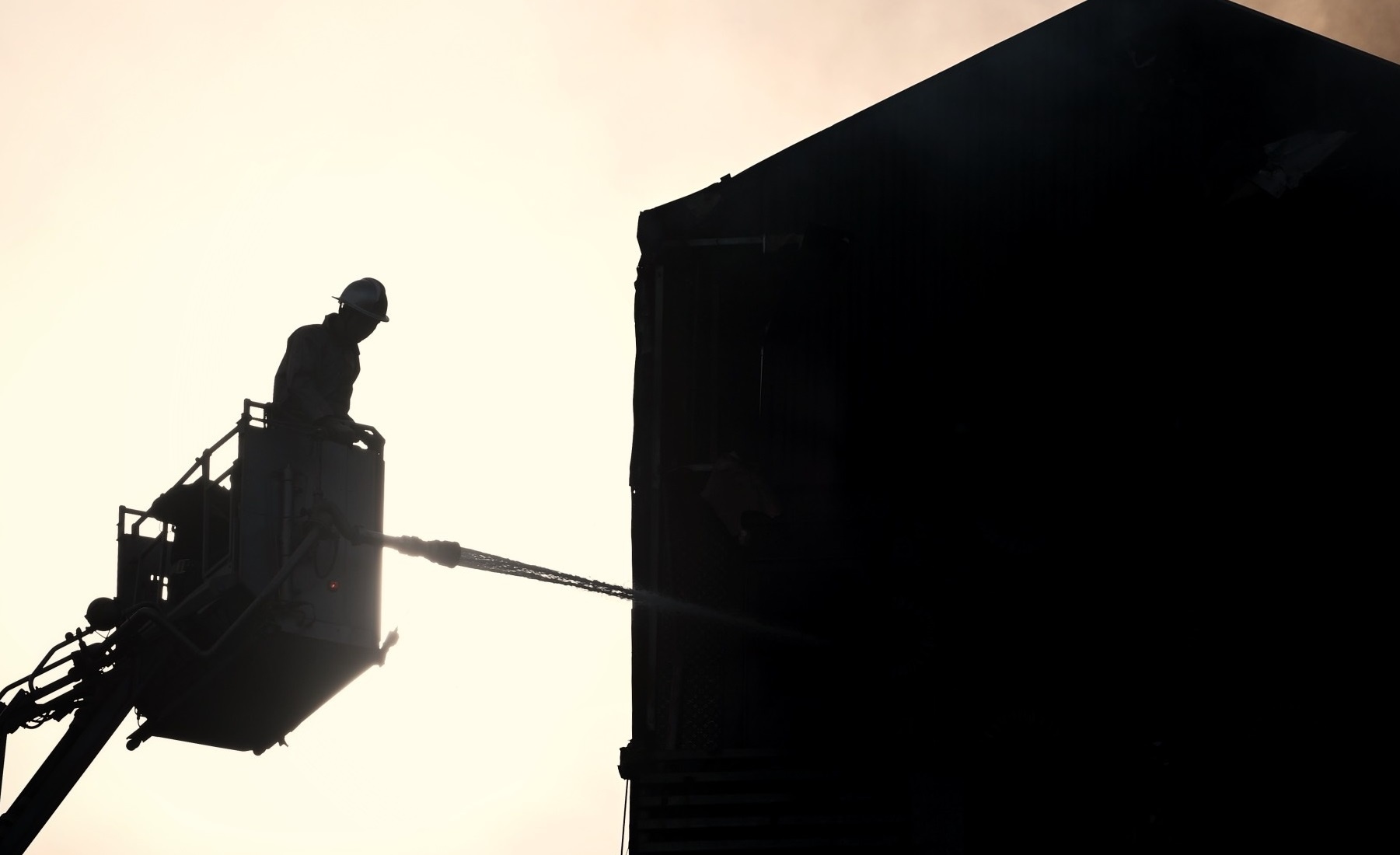 Noi dau nguoi than 3 chien si hy sinh khi chua chay quan karaoke hinh anh