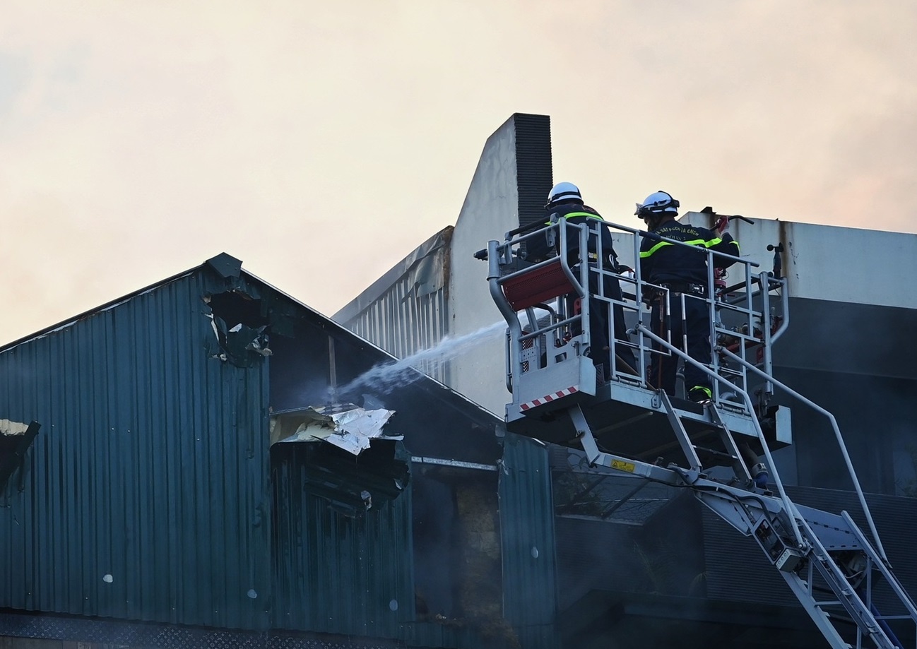 Yeu cau quan Cau Giay kiem diem sau vu chay khien 3 canh sat hy sinh hinh anh