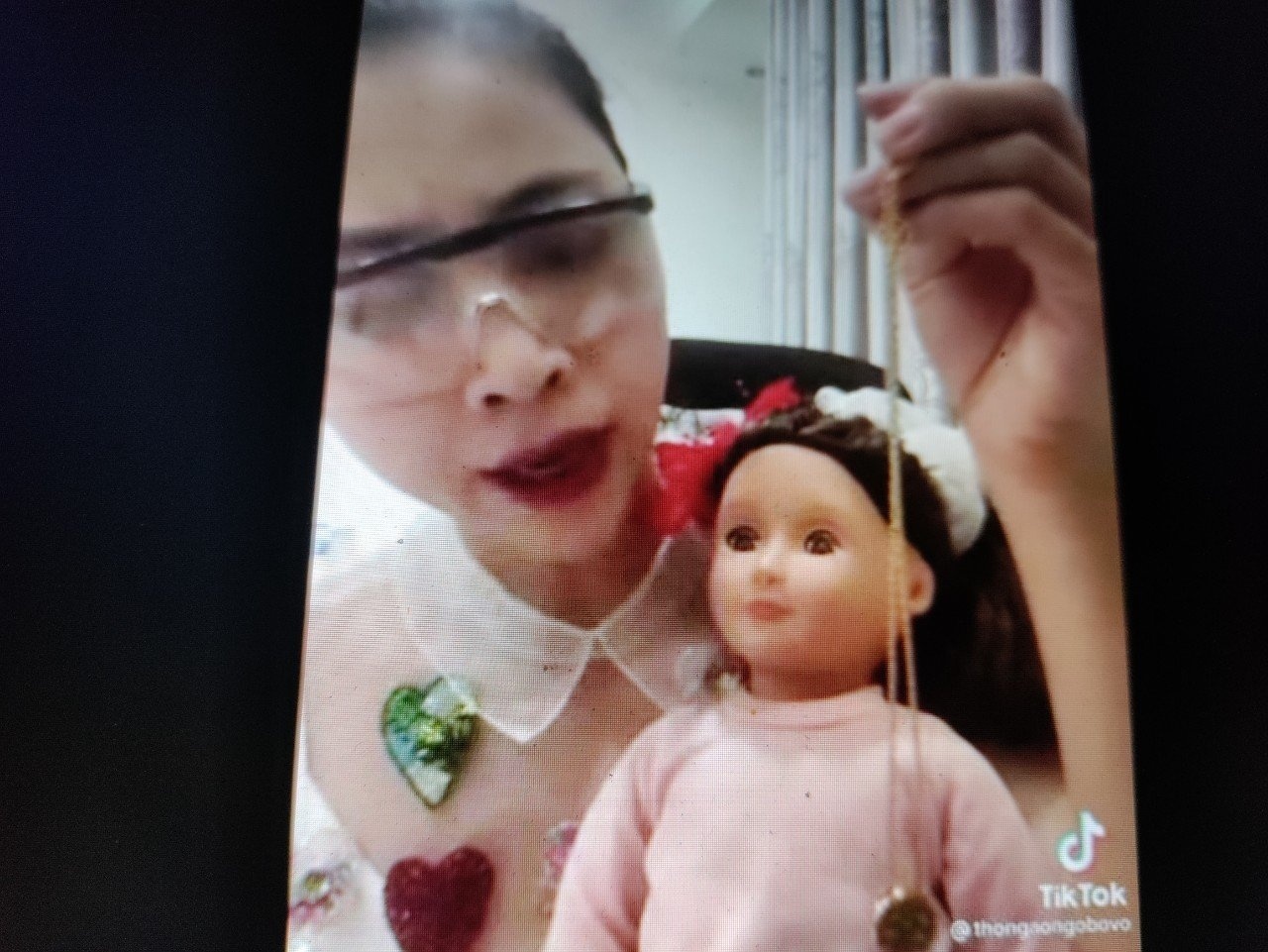 Dua tre em len TikTok: Nguy co xam pham doi tu, khien tre 'ao tuong' hinh anh