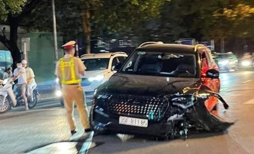 4 nguoi nhap vien sau tai nan lien hoan o Ha Noi hinh anh