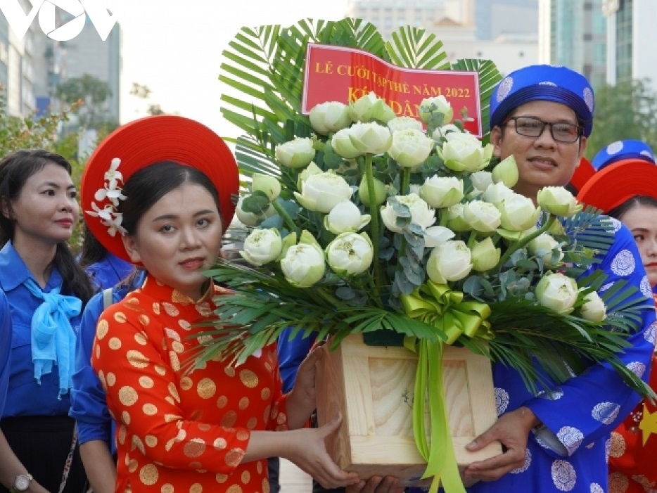TP.HCM to chuc le cuoi tap the cho 100 cap doi trong ngay Quoc khanh 2 hinh anh