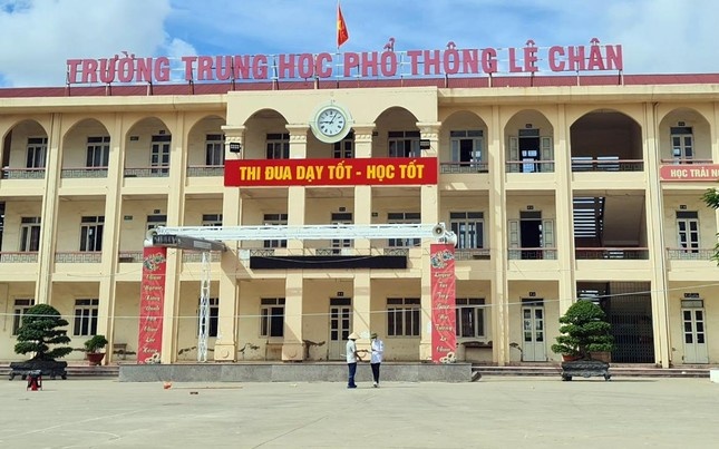 Buc xuc vi con vua vao lop 10, phai gop tien xay tram bien ap hinh anh