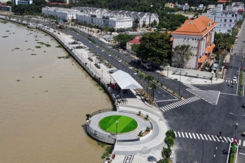 Binh Duong co pho di bo ven song dai gan 1 km hinh anh