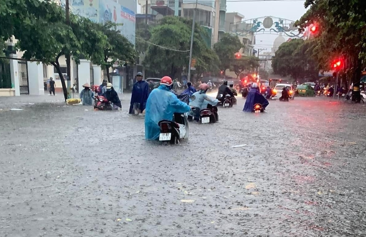 Mien Bac tiep tuc mua lon 2 ngay, nhieu noi ngap hinh anh