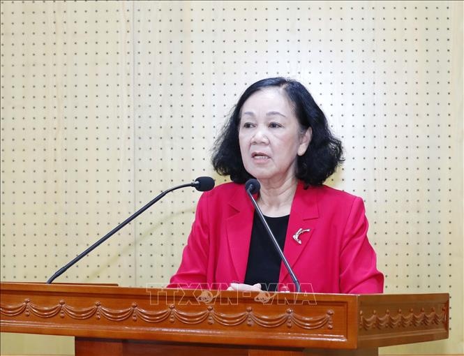 can bo bi ky luat anh 2