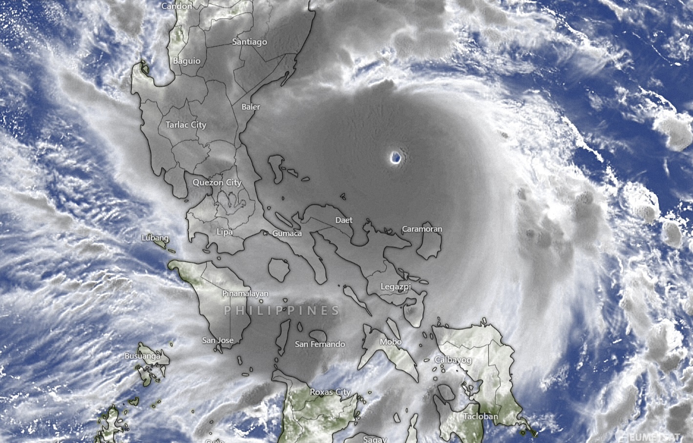 Can cam nguoi dan ra duong khi sieu bao Noru chuan bi do bo hinh anh