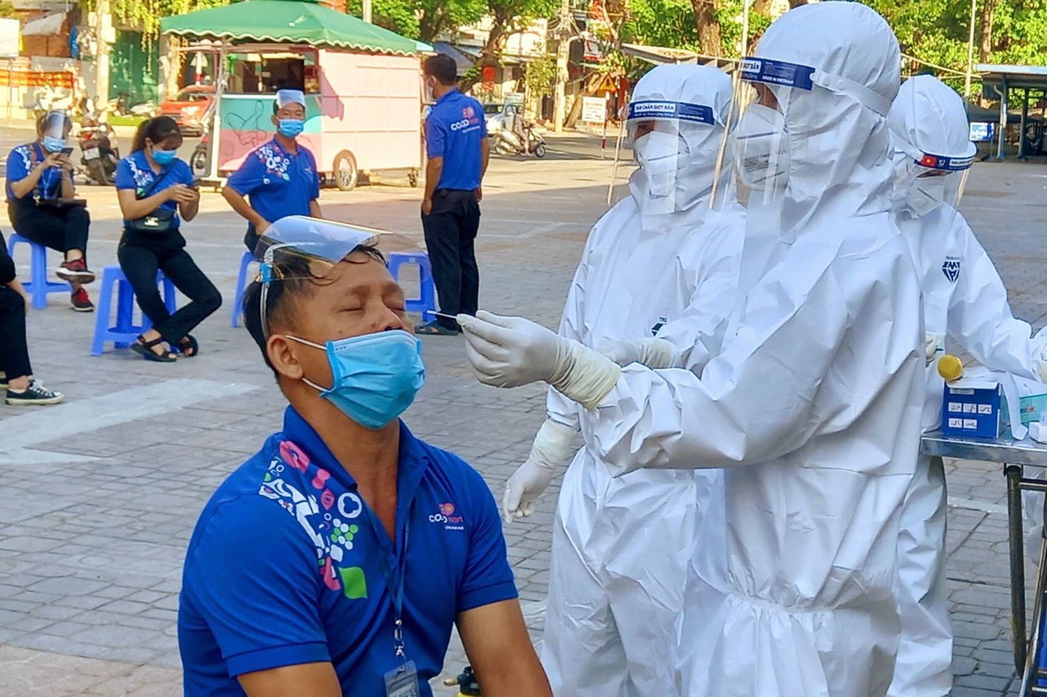 Pho giam doc So Y te Phu Yen bi ky luat do lien quan Cong ty Viet A hinh anh