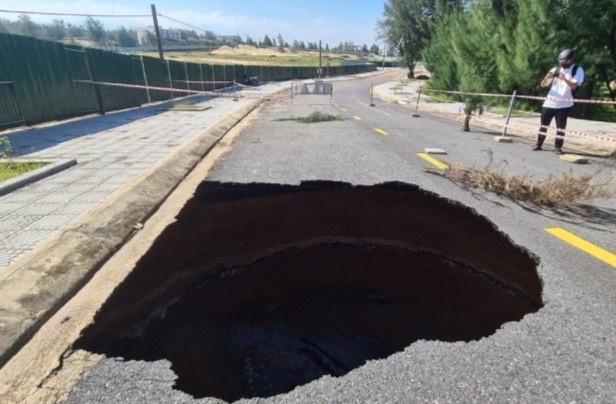 Ho tu than sau hon 2 m chan het mot lan duong hinh anh