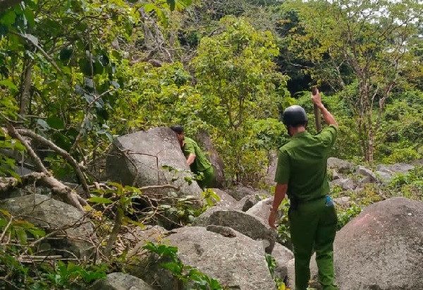 Nguoi phu nu mat tich khi di tham quan o nui Ta Cu hinh anh