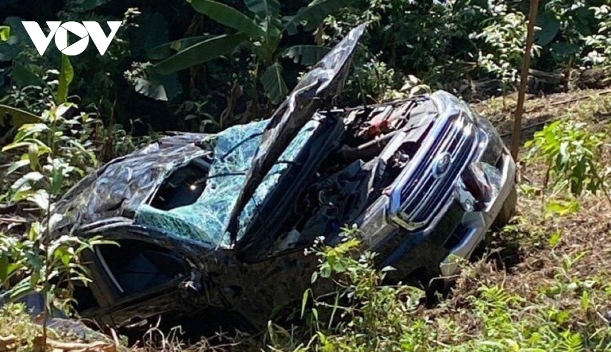 xe cho 5 nguoi lat anh 1