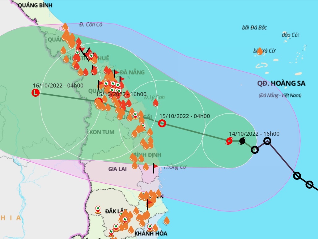 Bao so 5 suy yeu, mien Trung buoc vao cao diem mua lon hinh anh
