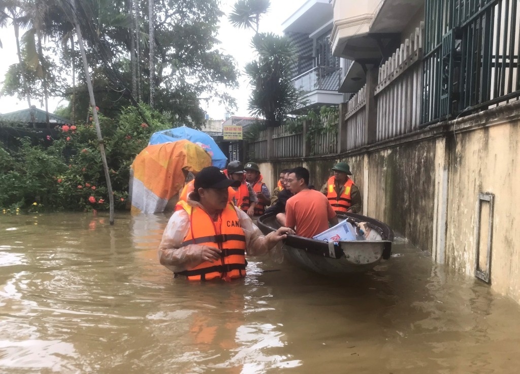 mua lu lich su anh 1