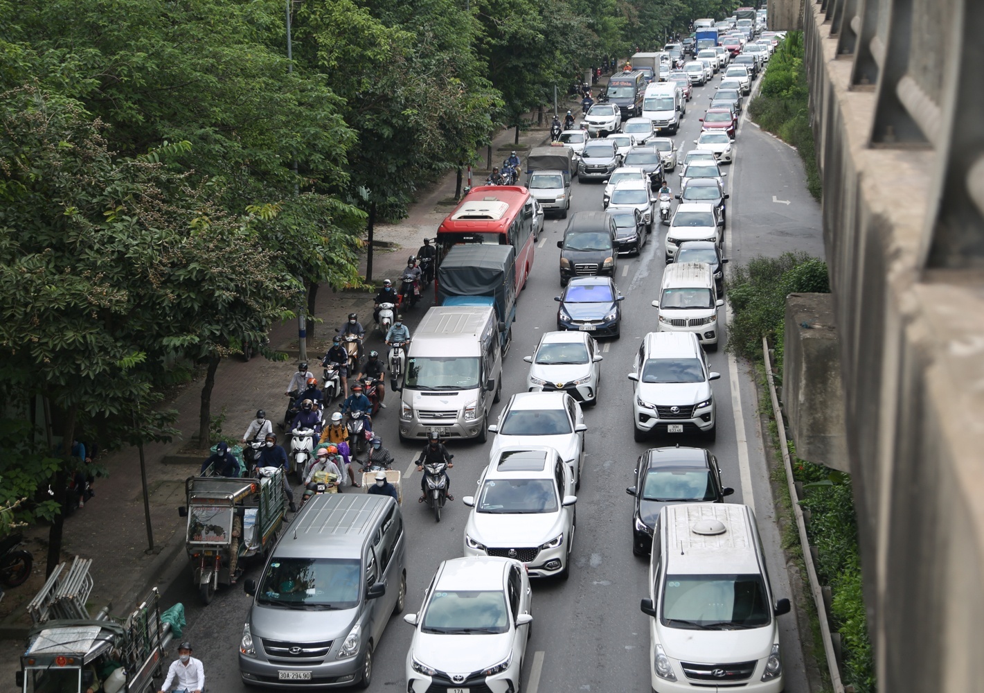 Ha Noi thu phi oto vao noi do: Muc tieu xa voi hinh anh